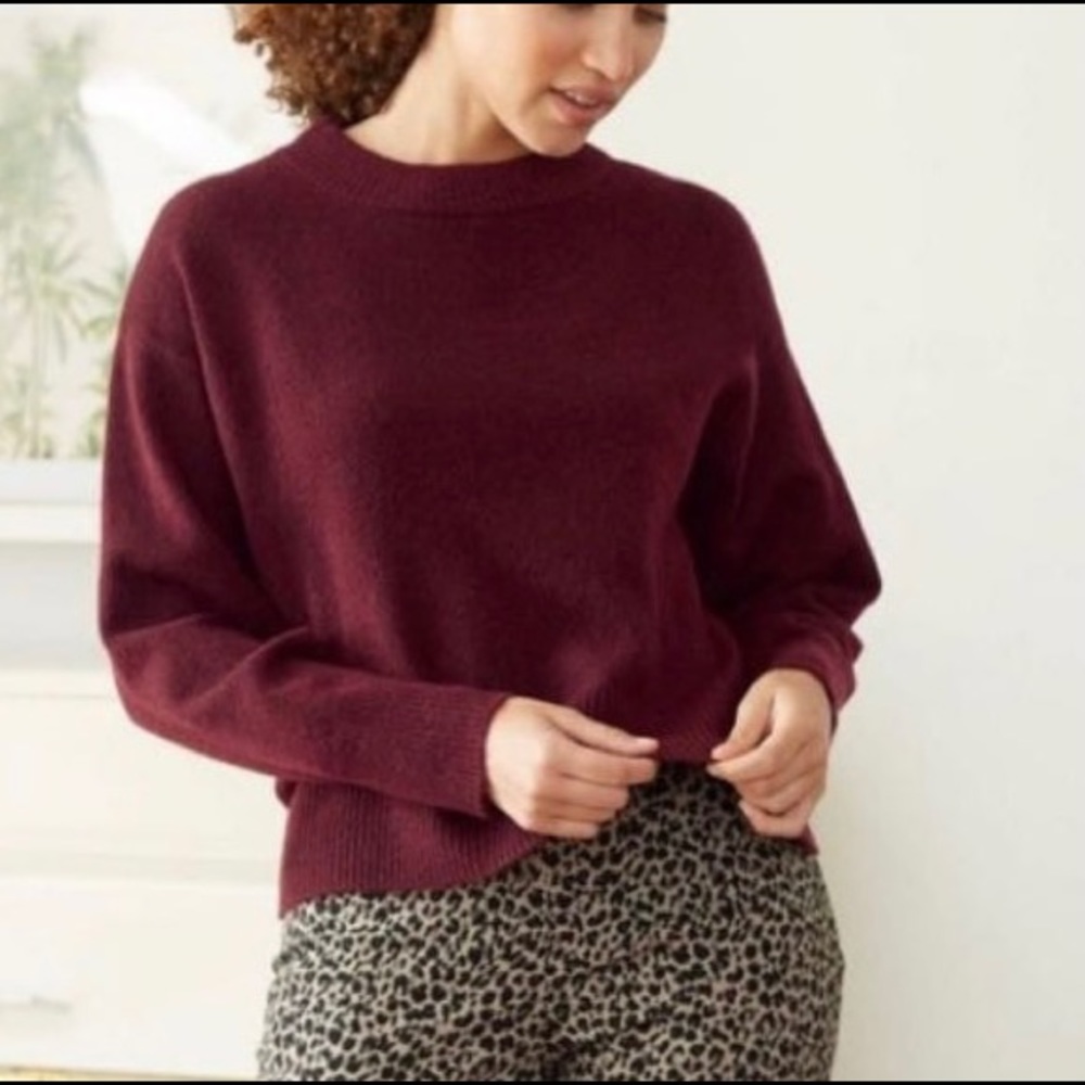 maroon crew neck sweater
